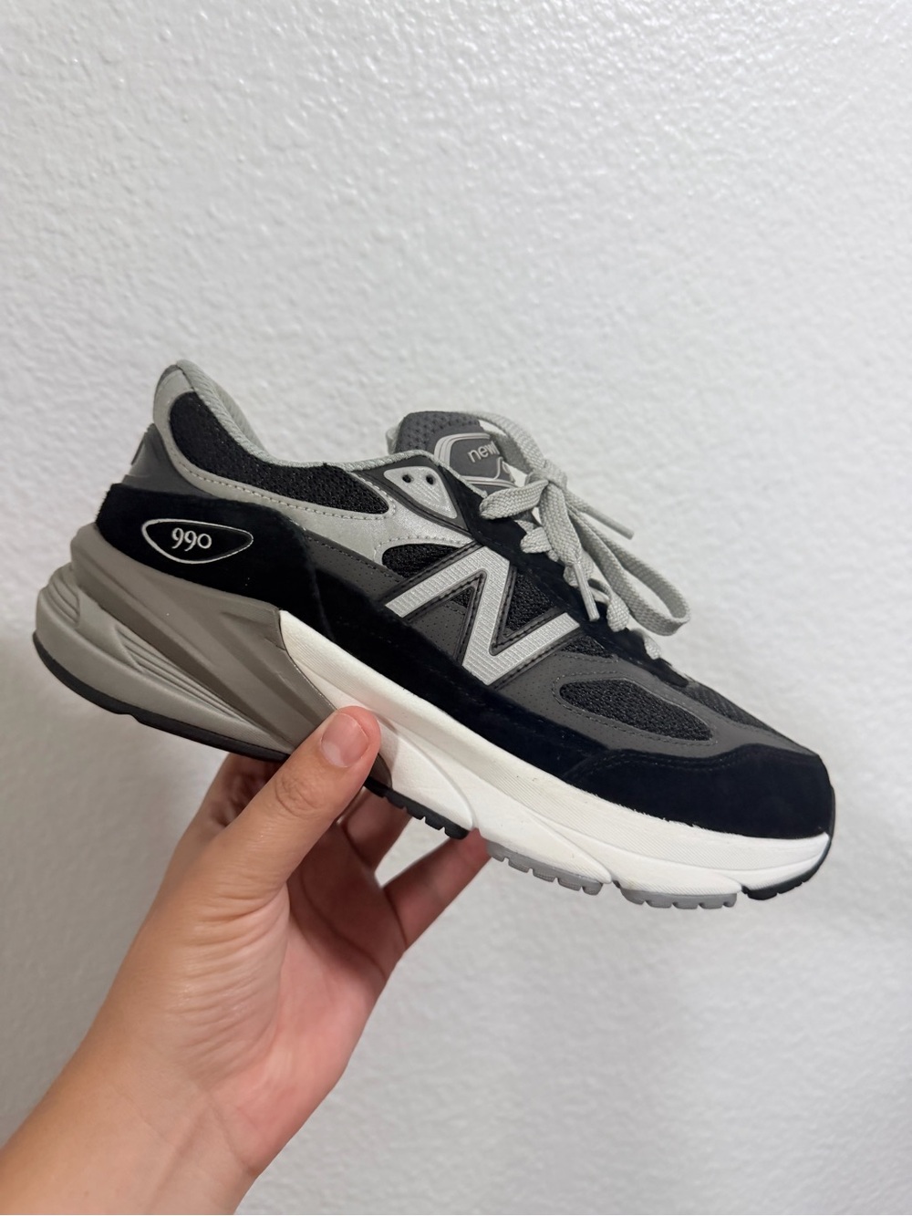 New Balance 990v6 Men's Athletic Sneaker - Black & Gray